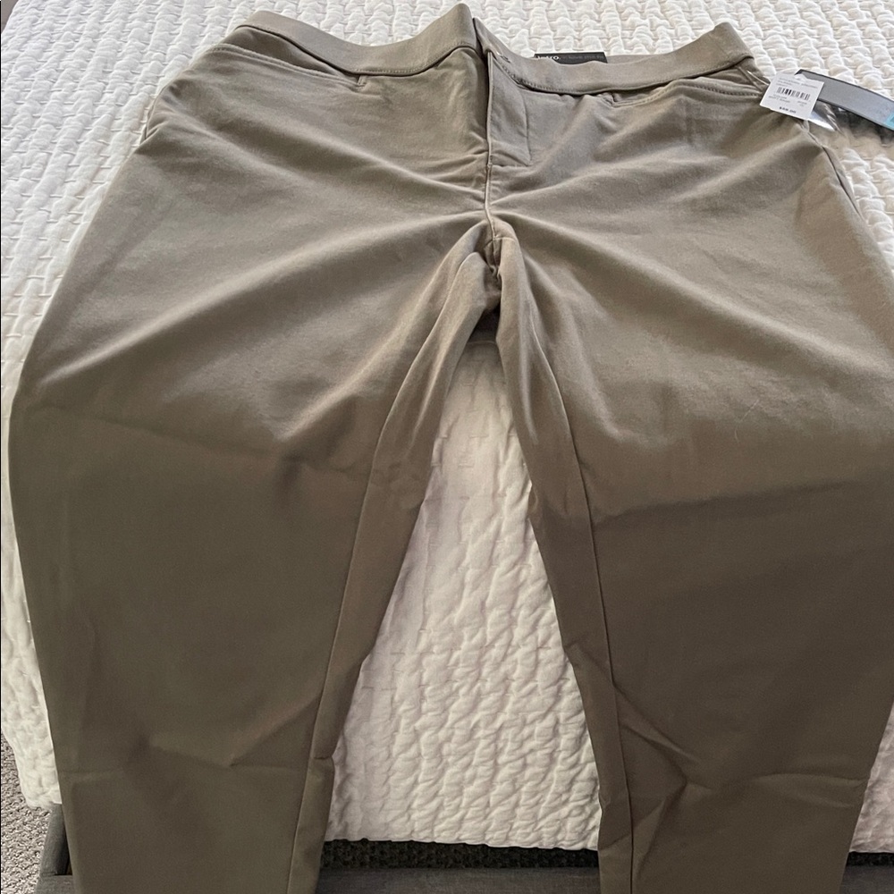 Intro. Women’s Khaki Chinos